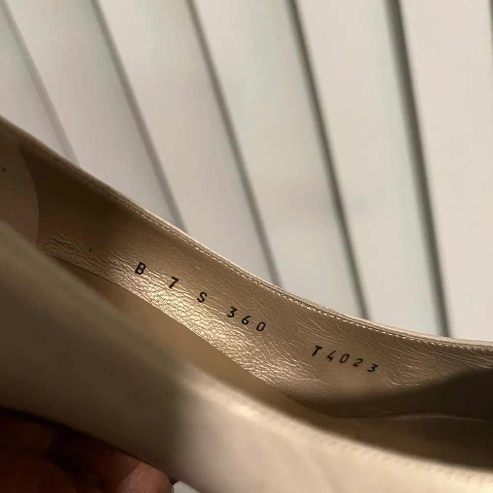 St. John beige classic heels 7B minimal